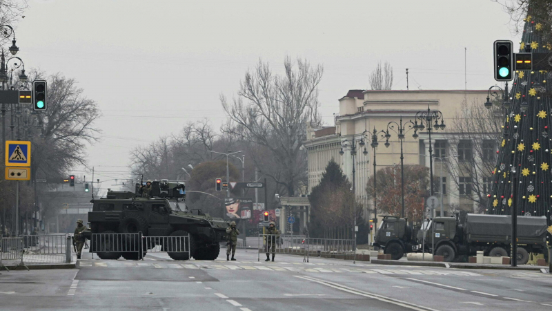 В Казахстане власти взяли под контроль все здания госорганов