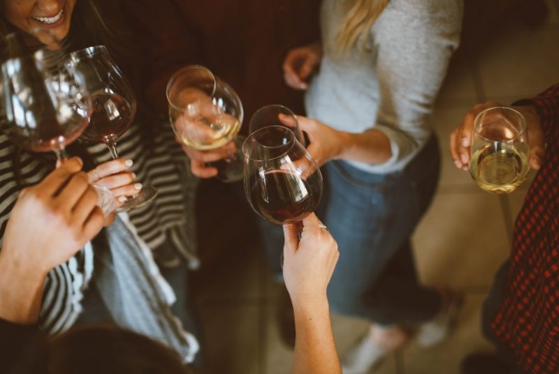Подростки и алкоголь: разрешите ли вы вашему сыну или дочери выпить с вами? 